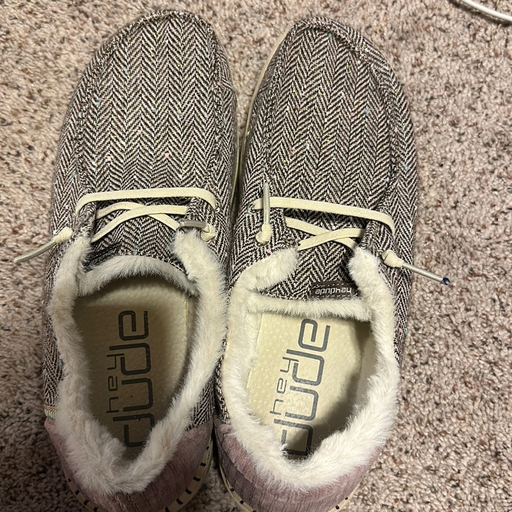 Hey Dude Size 9